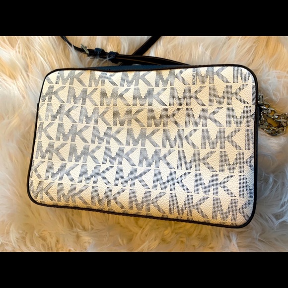 NWOT Michael Kors Monogram Crossbody - Picture 3 of 13